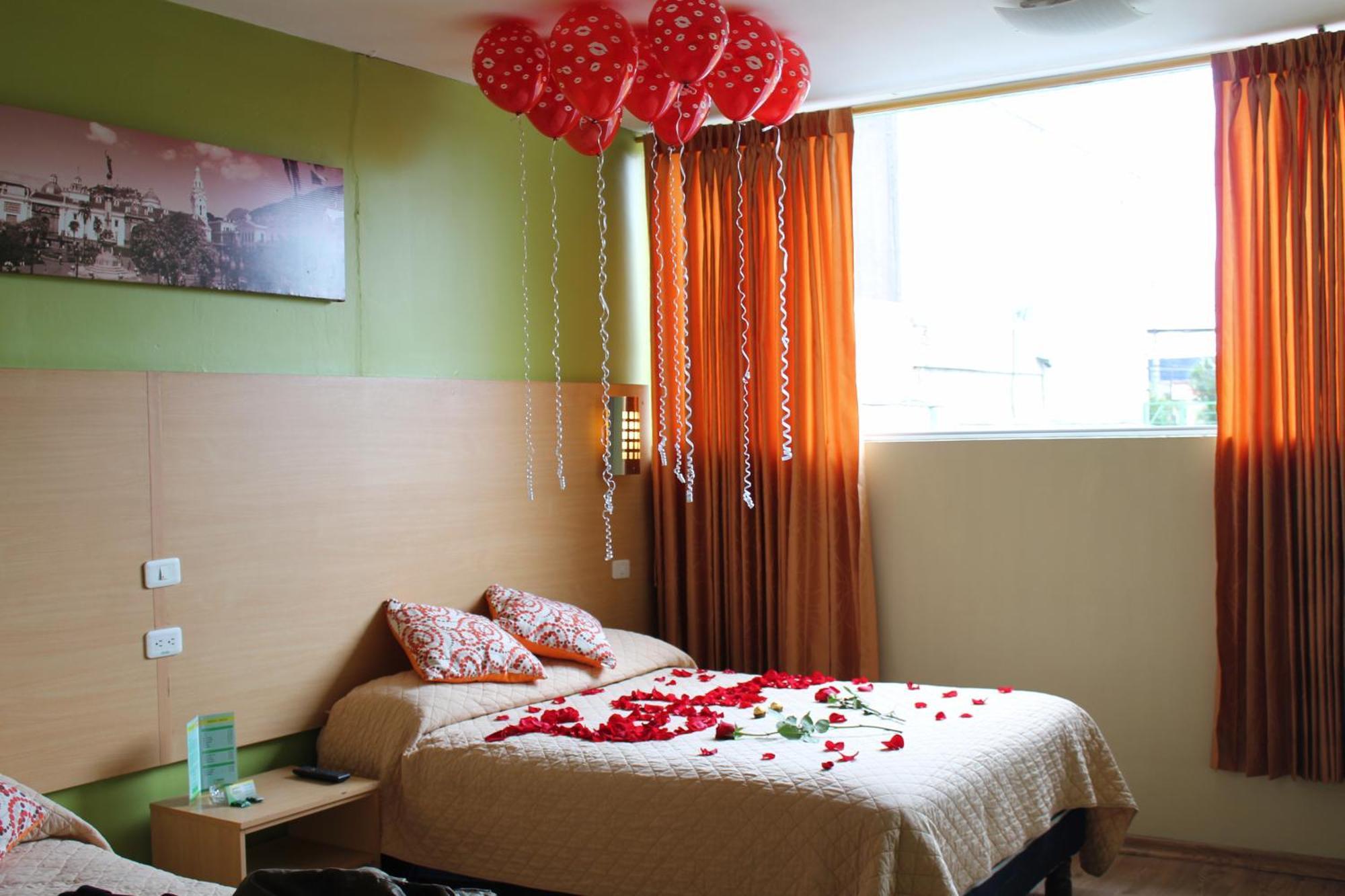 Hostal Terra 3 - Base Aerea Quito Esterno foto