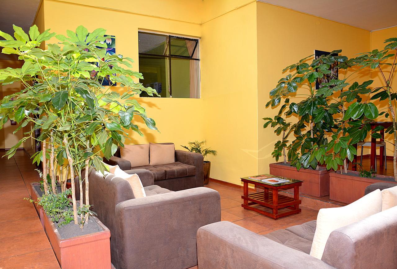 Hostal Terra 3 - Base Aerea Quito Esterno foto