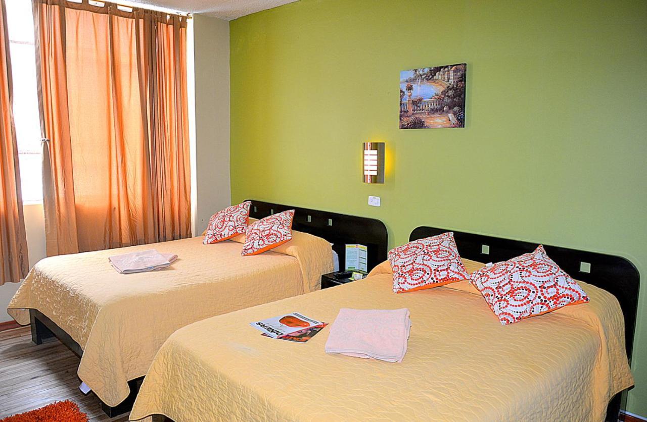 Hostal Terra 3 - Base Aerea Quito Esterno foto