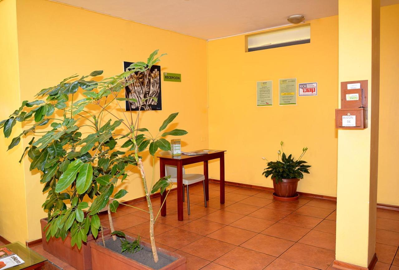 Hostal Terra 3 - Base Aerea Quito Esterno foto