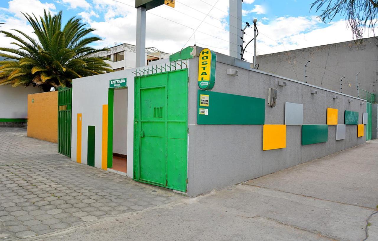 Hostal Terra 3 - Base Aerea Quito Esterno foto