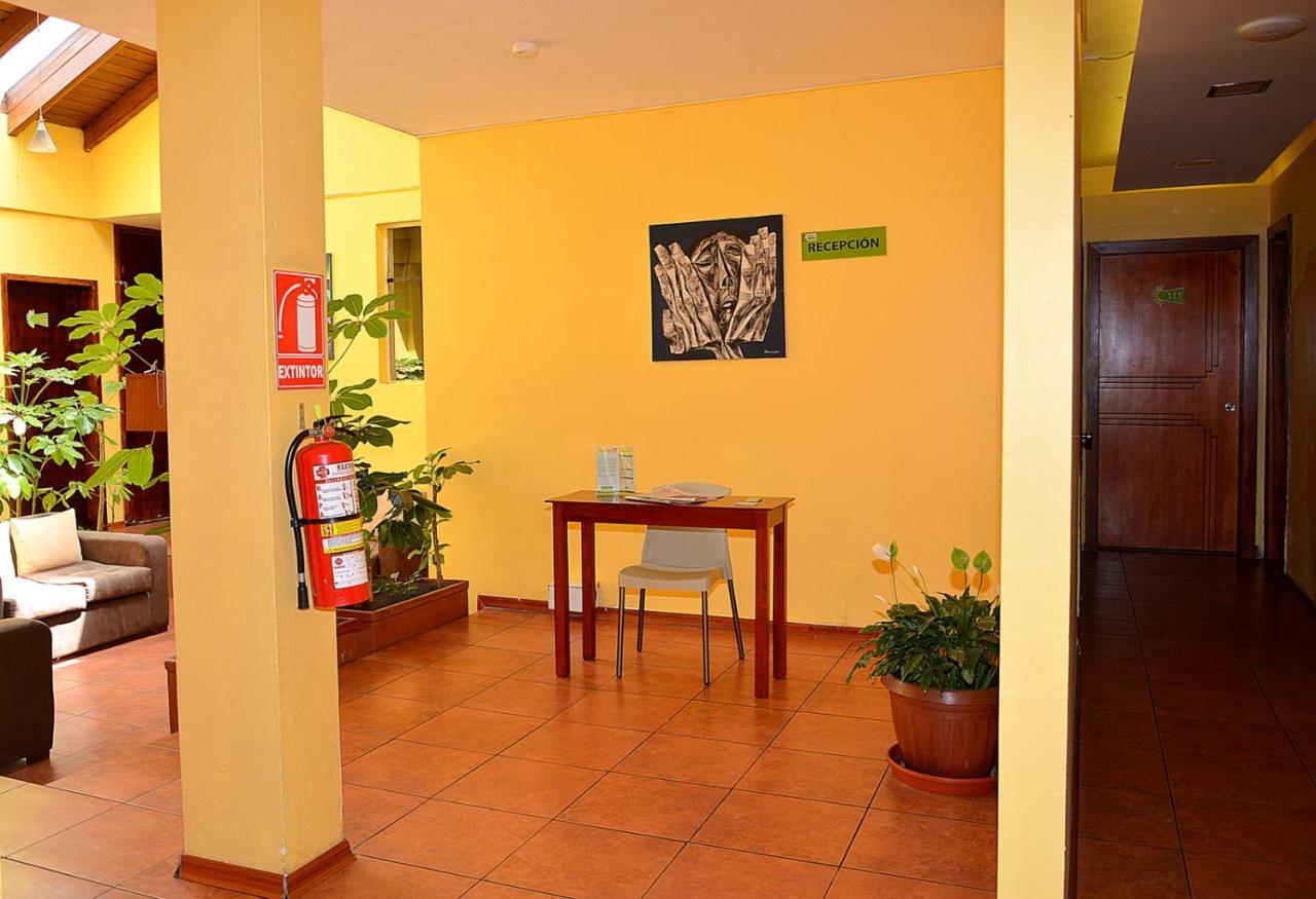 Hostal Terra 3 - Base Aerea Quito Esterno foto