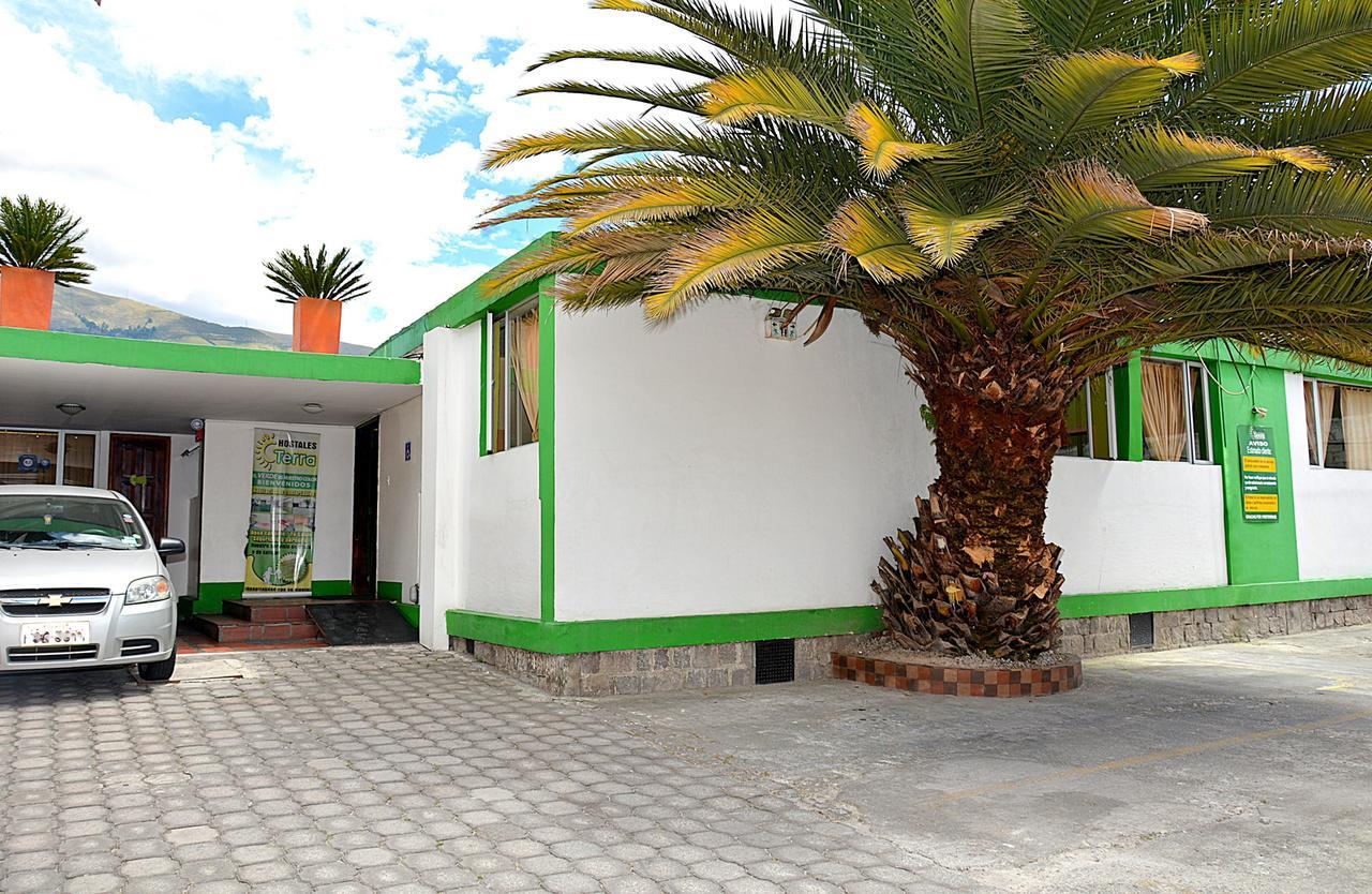 Hostal Terra 3 - Base Aerea Quito Esterno foto